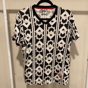 Uniqlo tee